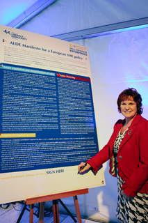 Sharon Bowles MEP signs manifesto on SMEs